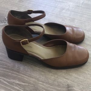 Vintage Naturalizer Leather Mary Jane 8 block Heel